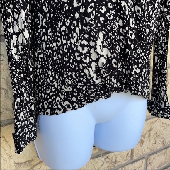 Zara TRF Collection Black & White loose Blouse - Picture 9 of 12